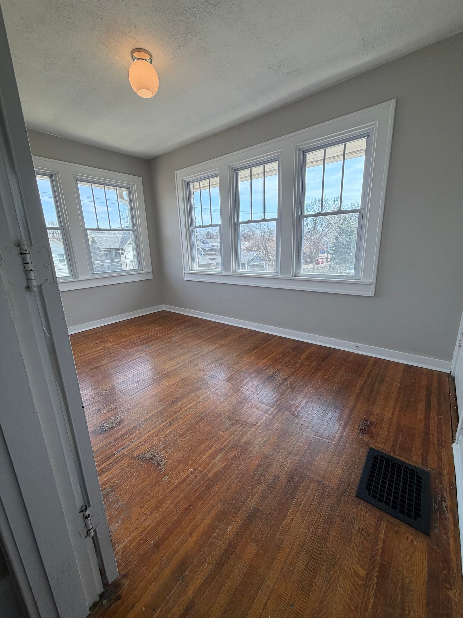 Building Photo - 3827 Central Ave