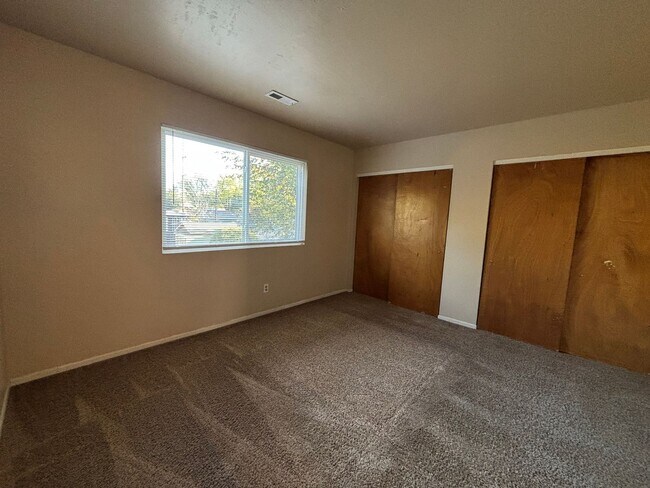 Building Photo - 405 Bonfoy Ave