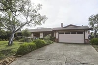 Building Photo - 15470 Oak Hills Dr