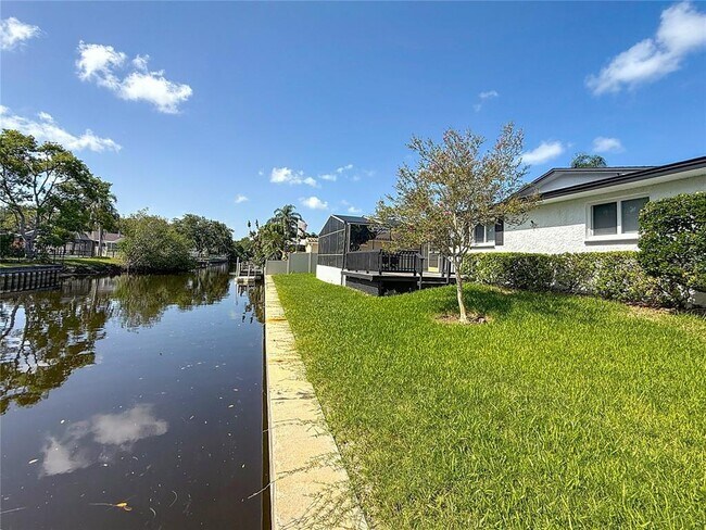Building Photo - 1900 Sandpiper Dr