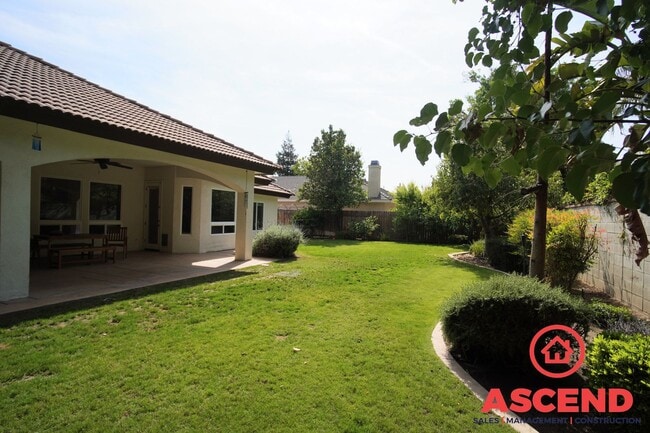 Building Photo - Elegant 3BD/2BA Home with Office Space in Bakersfield's Desirable 93312 — HOA Community, Gardener...