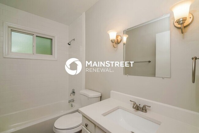 Building Photo - 4 Bedroom Pet-Friendly Home in LOUISVILLE,...