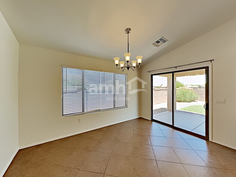 Building Photo - 342 W Calle Paso Suave