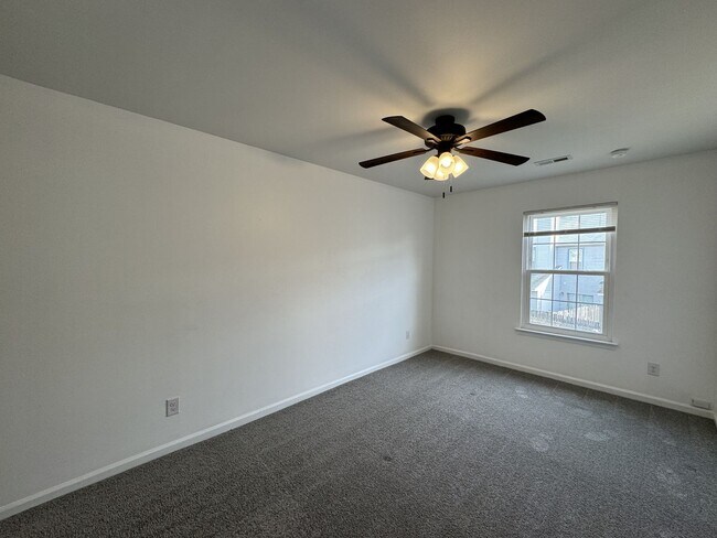 Building Photo - Cozy 3BR Townhome!