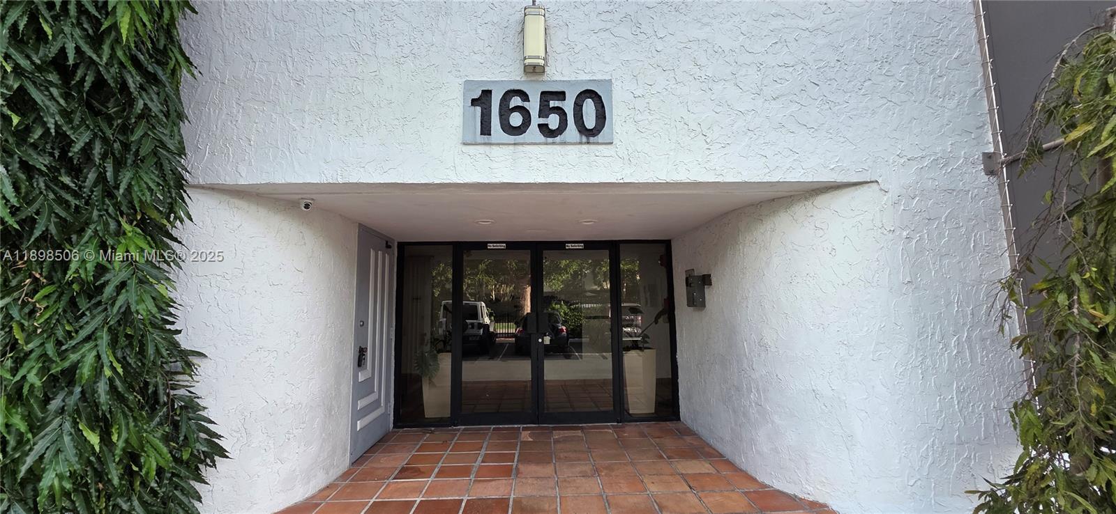 Building Photo - 1650 NE 115th St