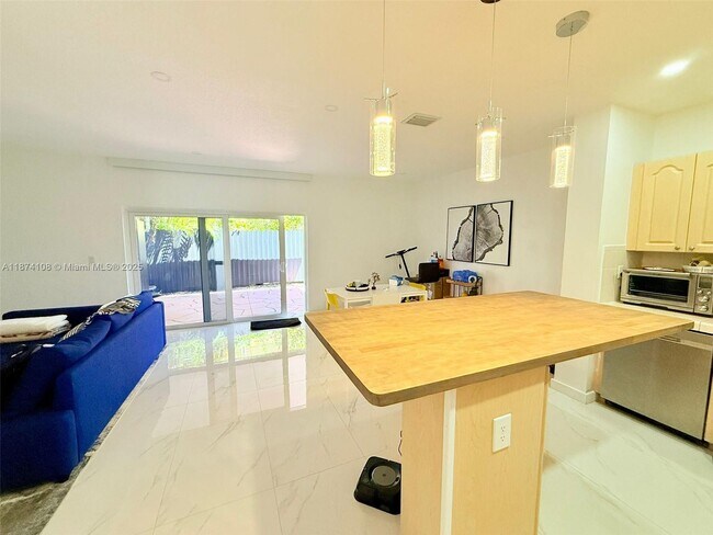 Building Photo - 3871 SW 147th Ave