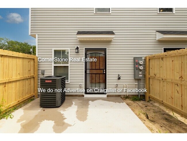 Building Photo - Move in special ($500 off first month's rent)