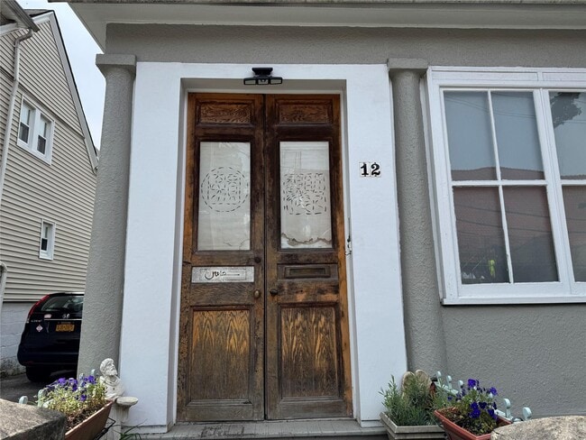 Building Photo - 12 Villard Ave
