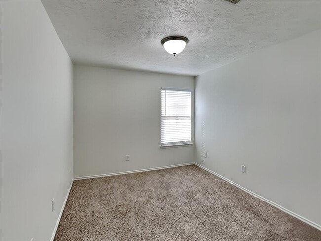 Building Photo - 18475 Sunrise Pines Dr