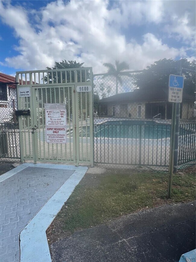 Building Photo - 9691 SW 138th Ave