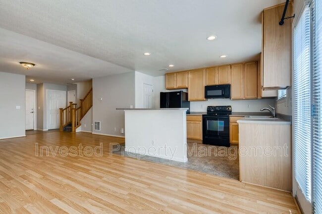 Building Photo - 5793 Ceylon St