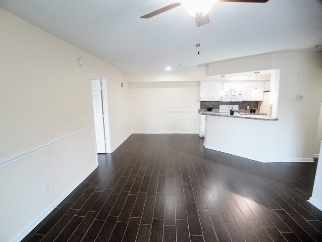 Primary Photo - Gorgeous Remodeled 2/2 Floors Condo For Re...