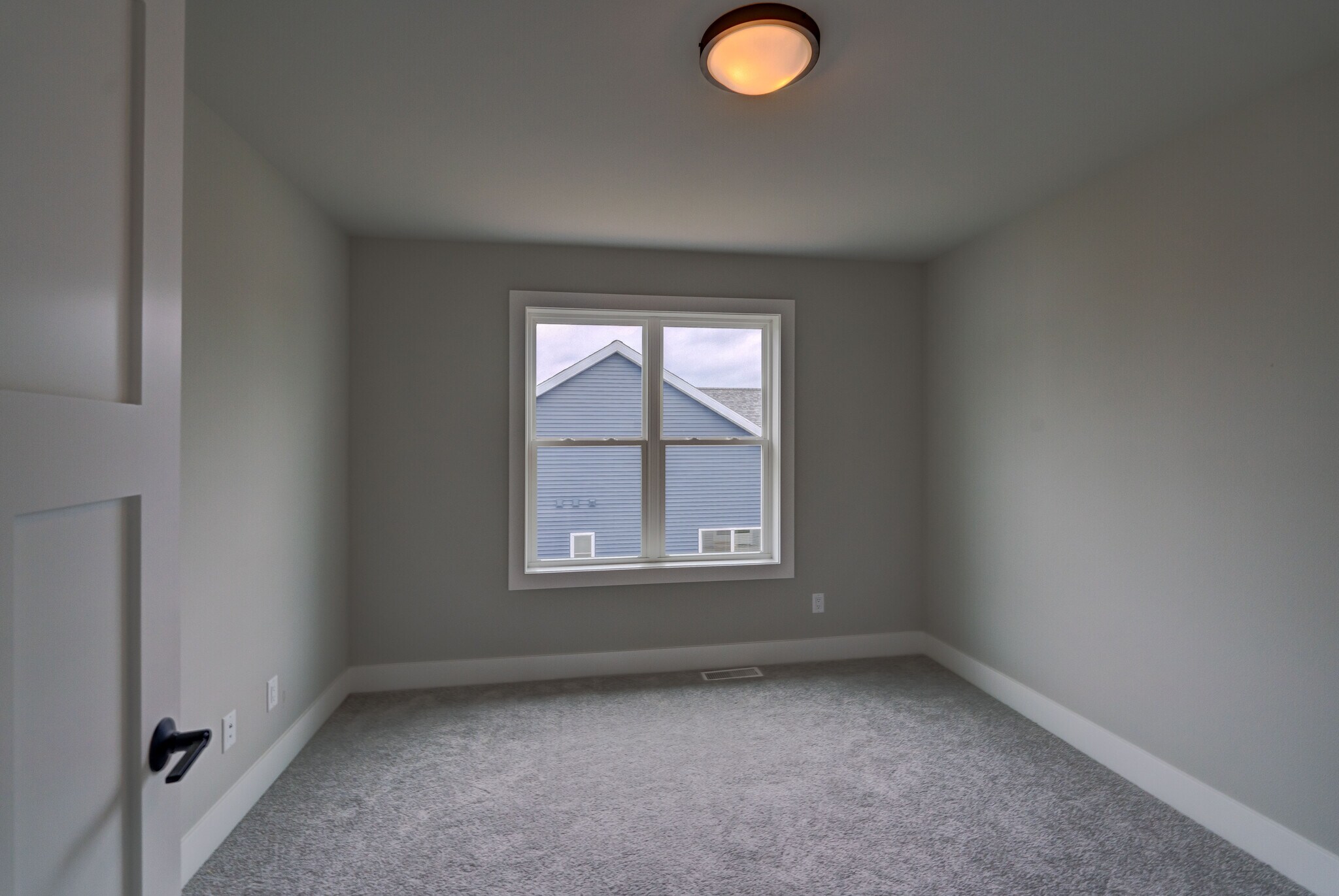 Building Photo - 291 N Bergamont Blvd