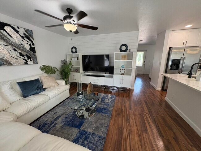 Building Photo - 3318 Blue Fin Dr