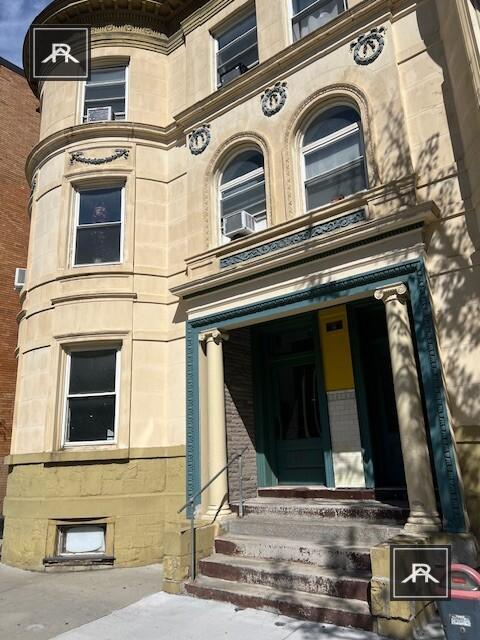 Building Photo - 3 bedroom in Brookline MA 02446