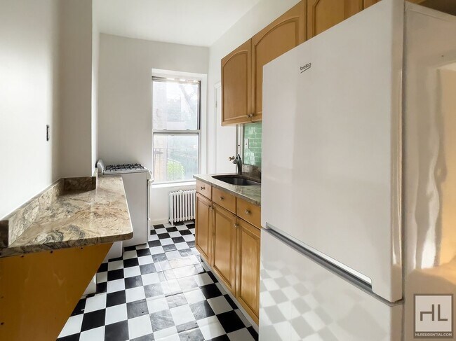 Building Photo - DIAMOND STREET / Greenpoint Studio / Amazi...