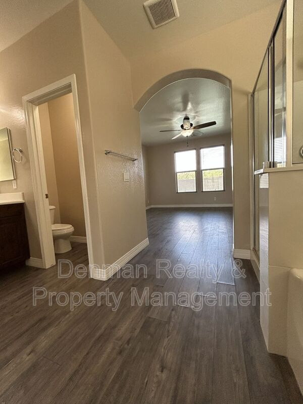 Building Photo - 4843 S Brice
