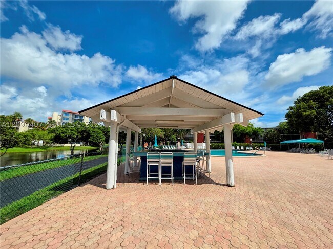 Building Photo - 2212 S Cypress Bend Dr