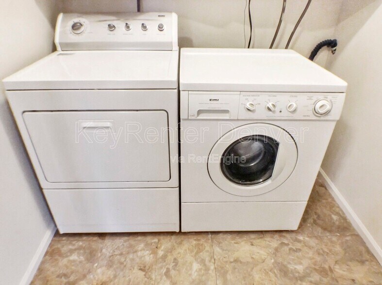 Building Photo - 5873 S Prince St