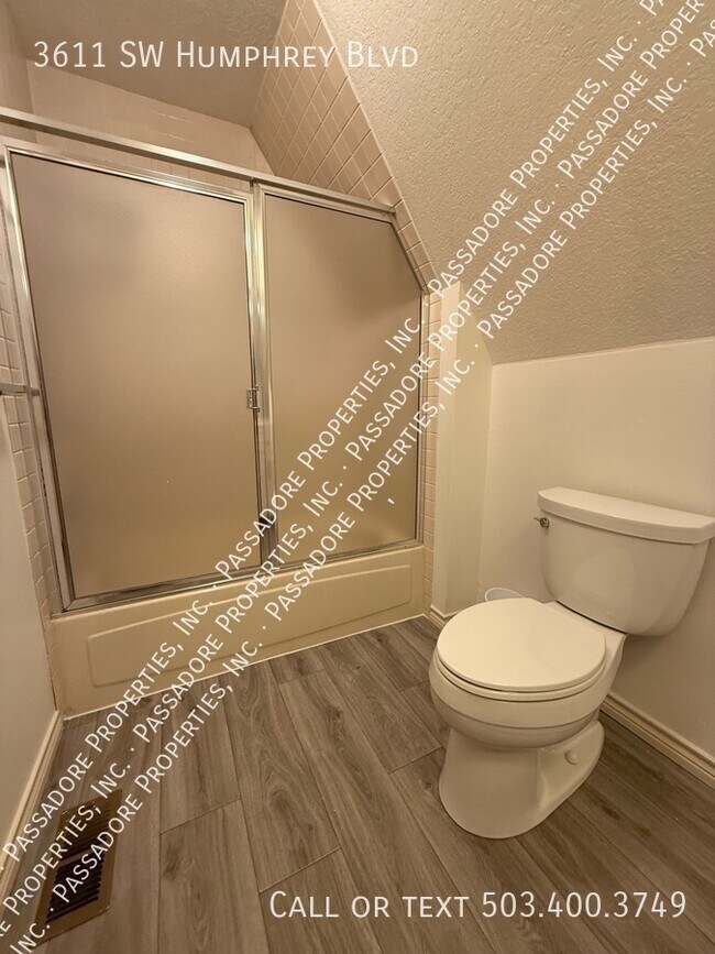 Building Photo - 3611 SW Humphrey Blvd