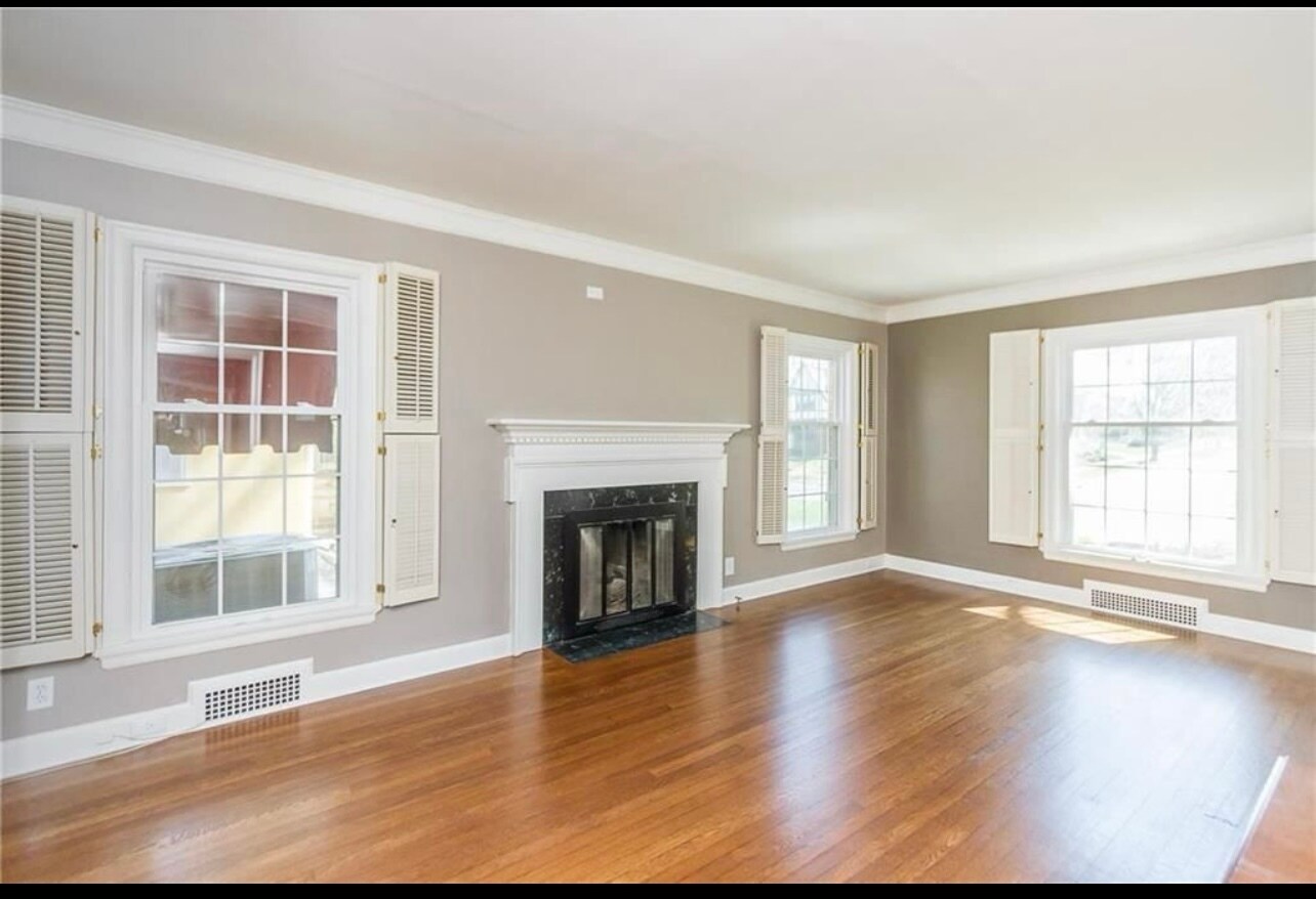 Building Photo - 724 W Gregory Blvd