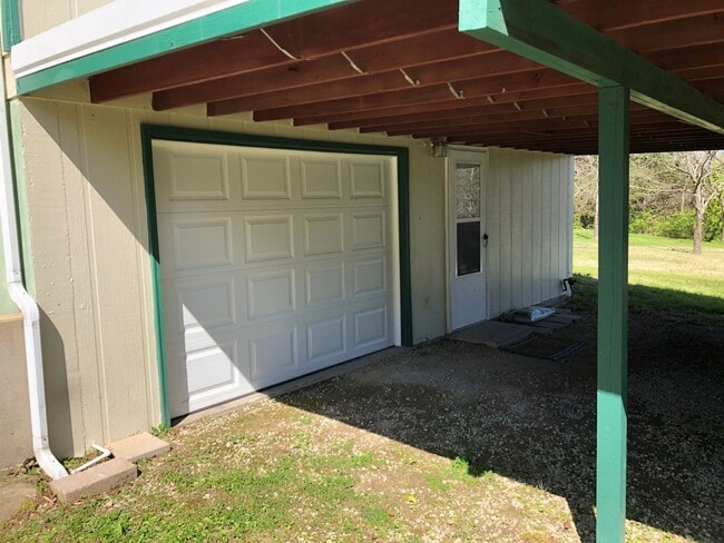 Building Photo - 3 Bedroom 2.5 Bath Home in the country!