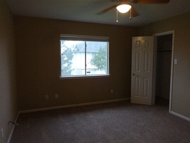 Building Photo - 3631 Windmoor Dr