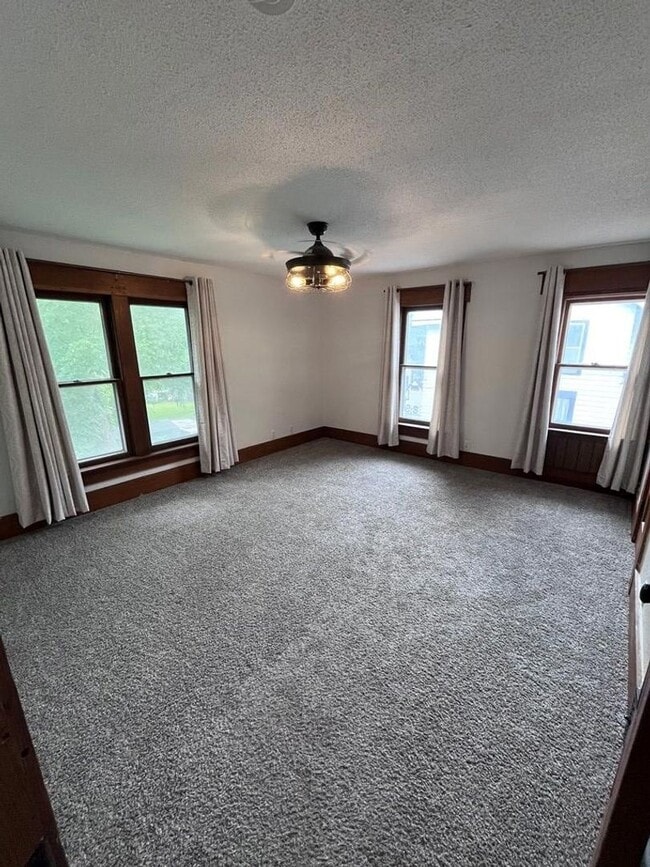 Building Photo - 4B/2B Home in Webster City $1,695.00