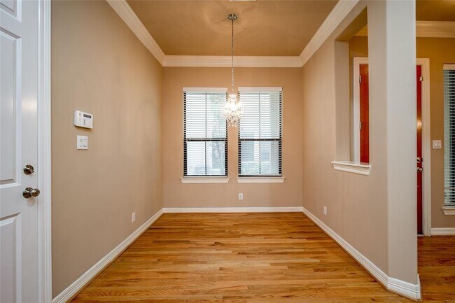 Building Photo - 2906 Royal Oaks Crest