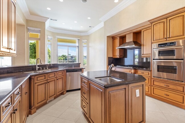 Building Photo - 10117 Edgecliff Ln
