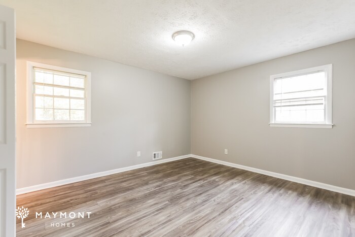 Building Photo - 6345 Thornhedge Dr
