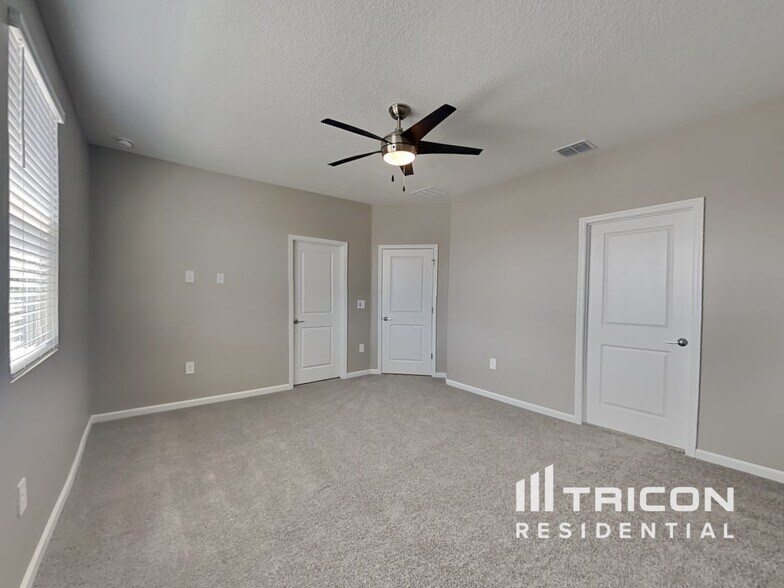 Building Photo - 743 Honeyrock St