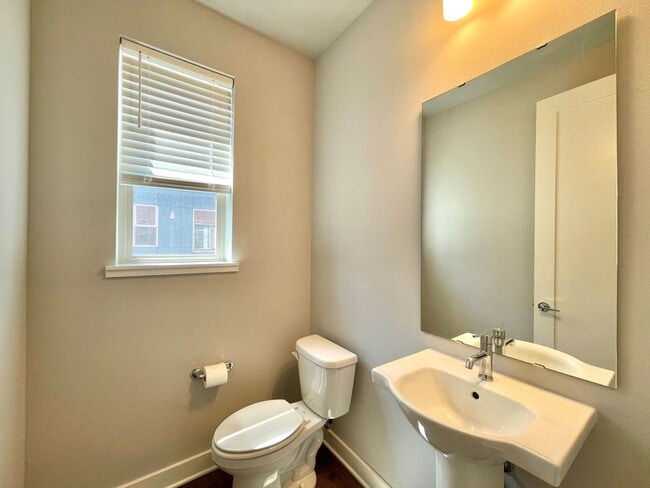 Building Photo - Great Townhome for rent