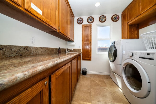 Building Photo - 3464 Carlsbad Blvd