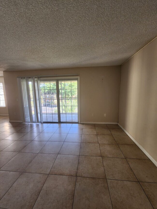 Building Photo - : 2 Bedroom 2 Bath Condo