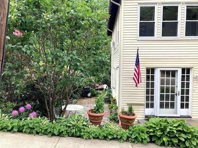 Building Photo - 28 Beaconsfield Rd