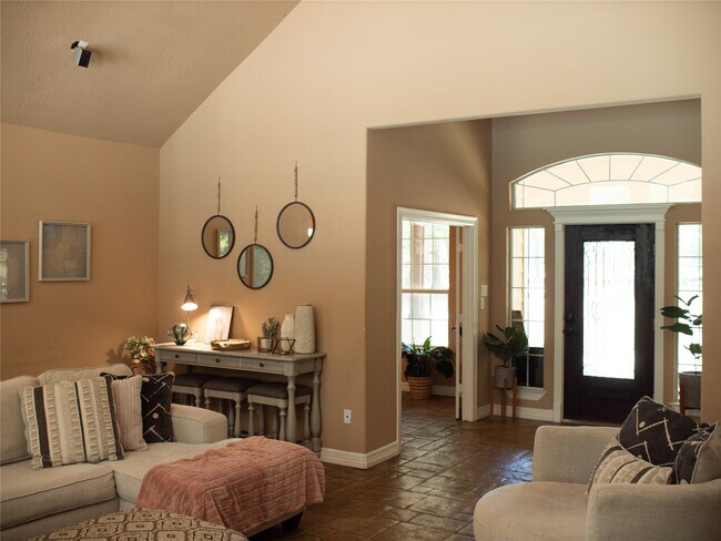 Building Photo - 427 Trace Way Dr