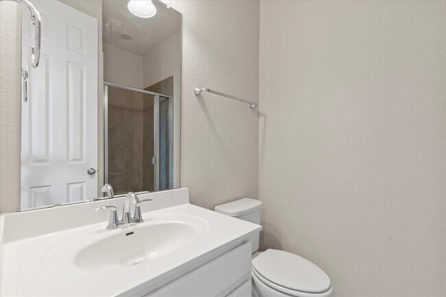 Building Photo - 532 Stone River Dr