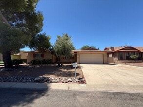 Building Photo - 3 Bedroom 2 Bathroom Home