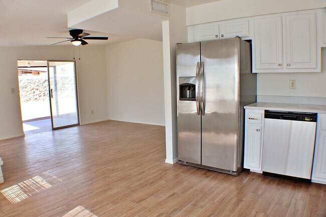 Building Photo - 3 Bedroom, 2 Bath , North-East El Paso Great house located across the street from Terrace Hills M...