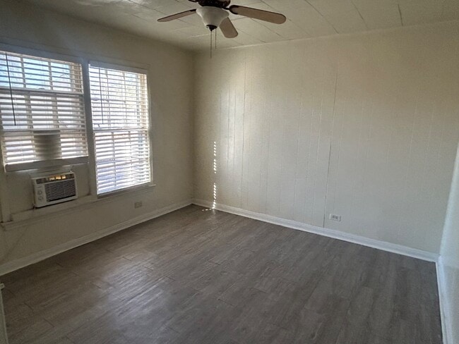 Building Photo - 206 S Pecos St