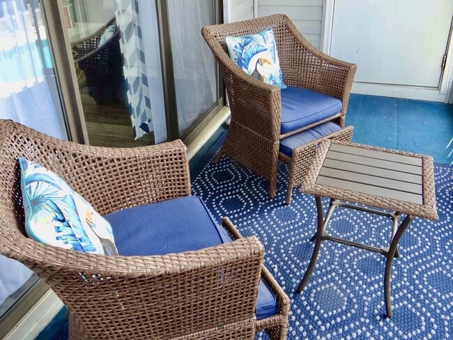 Building Photo - Beautifully Remodeled and Furnished Rental...