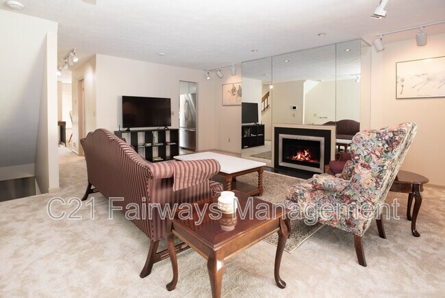 Building Photo - 804 Fairways Dr