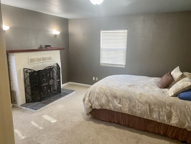 Building Photo - Charming 3-Bedroom Cottage with Fenced Yard & Fireplace in the Heart of Frazier Park