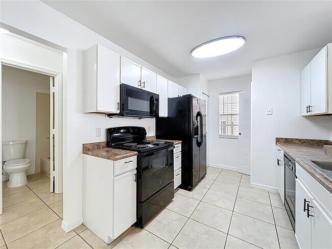 Building Photo - 645 Stafford Terrace