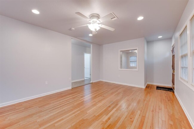 Building Photo - 4310 E Toliver St