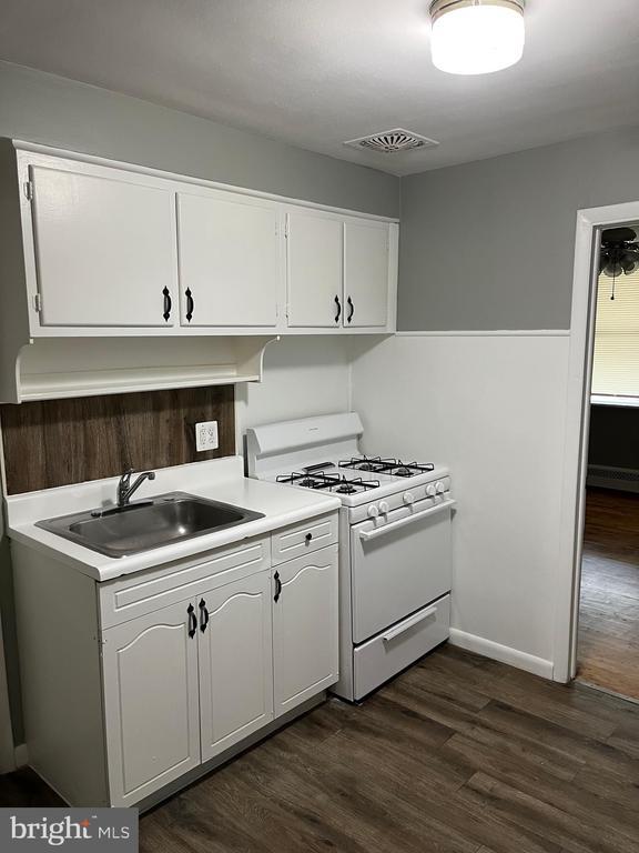 Building Photo - 4329 Dungan St