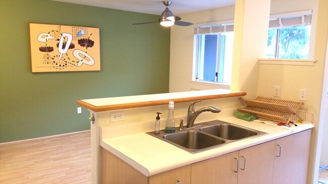 Building Photo - Comfortable Townhouse in Gated Mililani Co...