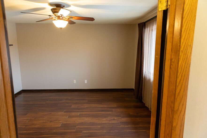 Building Photo - N1614 Meadowview Dr