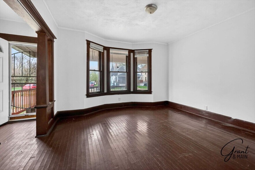 Building Photo - 127/129 W. Buena Vista - AIS-HASE LLC